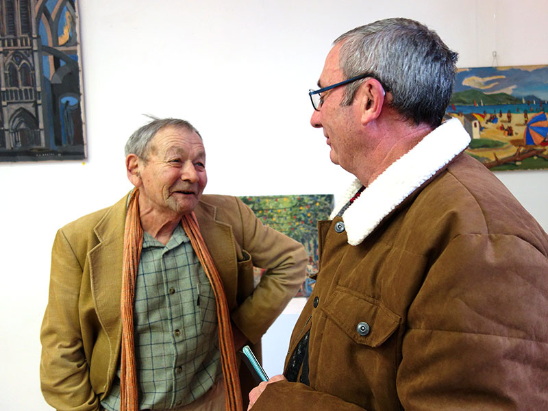 Pierre Cariou en pleine discussion sur son travail...